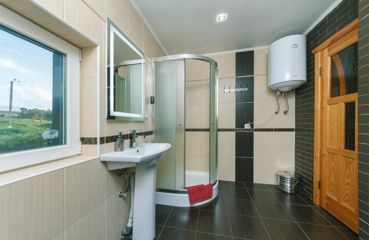 Guesthouse On The Lake With Bathhouse 70 Km From Kiev Makariv Eksteriør billede